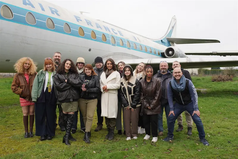 Photo de groupe de la sortie photo devant la Caravelle Air France, musée EIA d’Albert